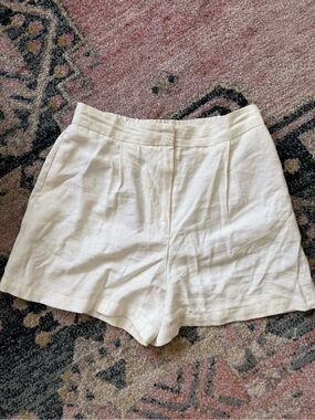 white Zara shorts size M